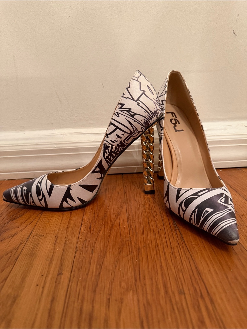 F5J Black & White Graphic Pointed-Toe Pumps with Gold Chain-Stitched Heel